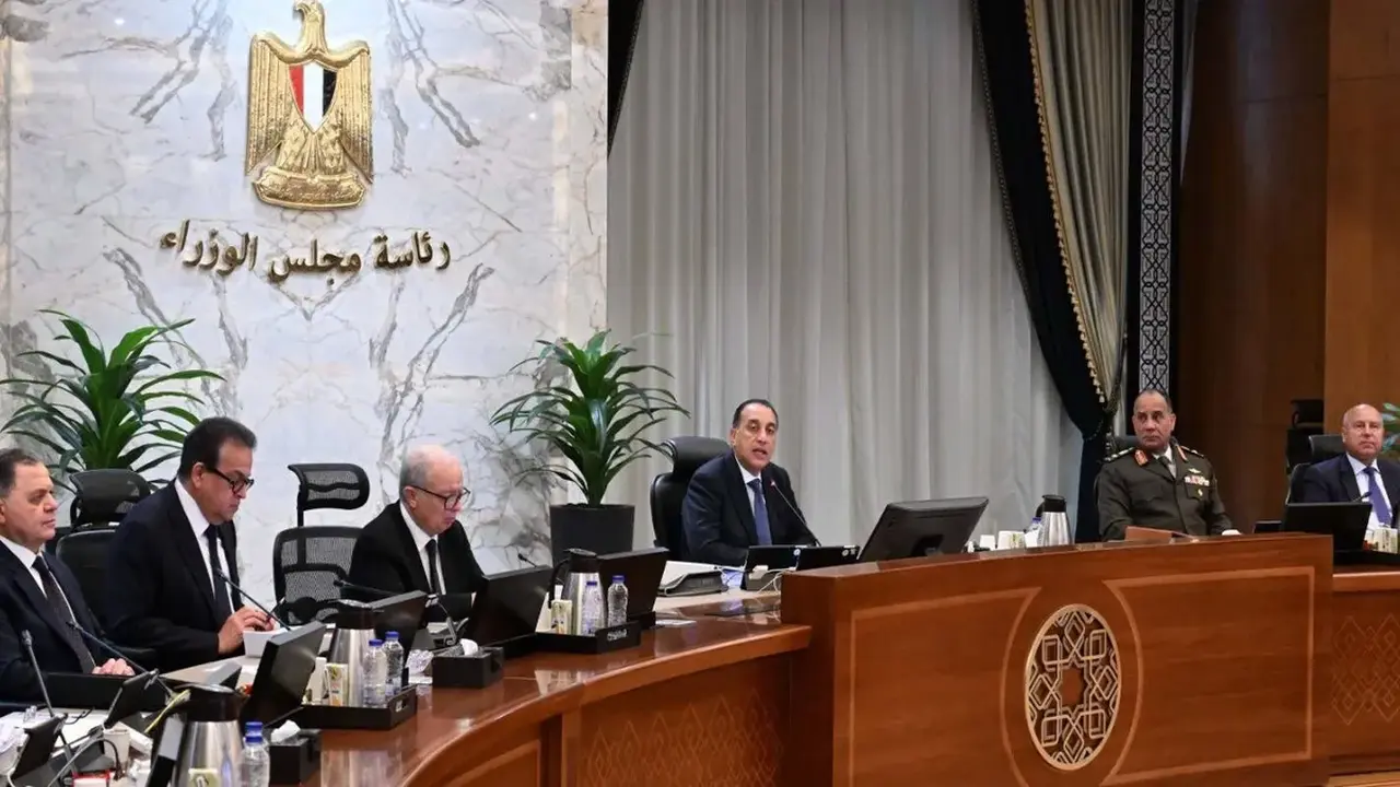 الحكومة المصرية تقرر زيادة الحد الأدنى لأجور العاملين في القطاع العام